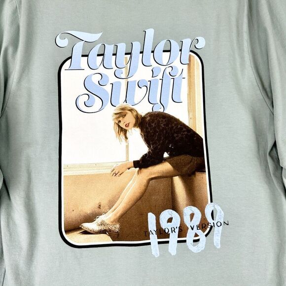 Taylor Swift 1989 Taylor's Version Photo Long Sleeve Tee Size Medium Green - Picture 3 of 4
